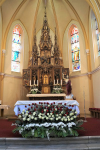 kostel sv. Kříže – Slavnostní výzdoba v kostele sv. Kříže.