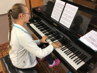klavír – individuální cvičná hodina u klavíru