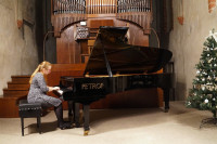 hra na klavír – Klavírní vystoupení na Adventním koncertě v síni sv. Ducha v Krnově 