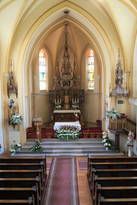 kostel sv. Kříže – pohled z kůru na oltář