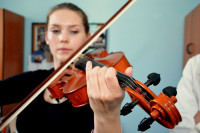 smyčce – hra na housle, hra na violu