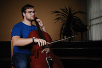 smyčce – hra na violoncello